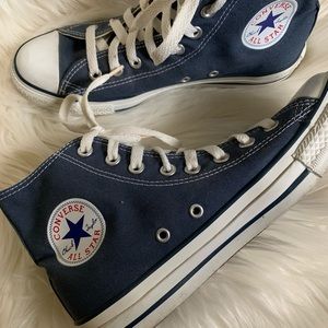 Converse High Top in Navy
